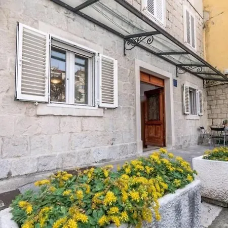 Megy Luxury Split